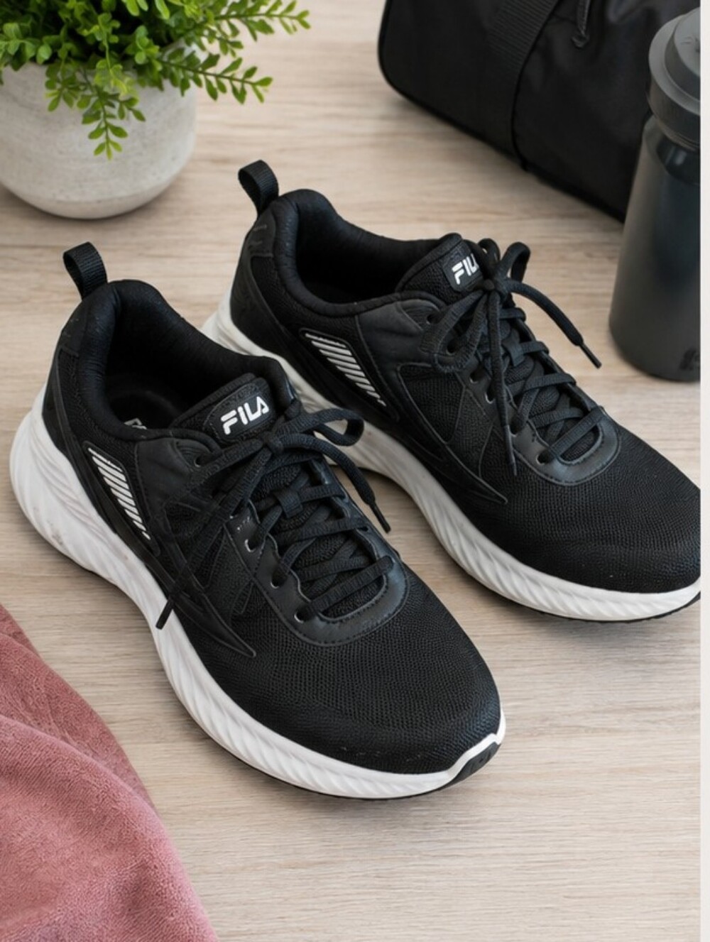 Fila Women’s Black Athletic Running Sneakers Size 9